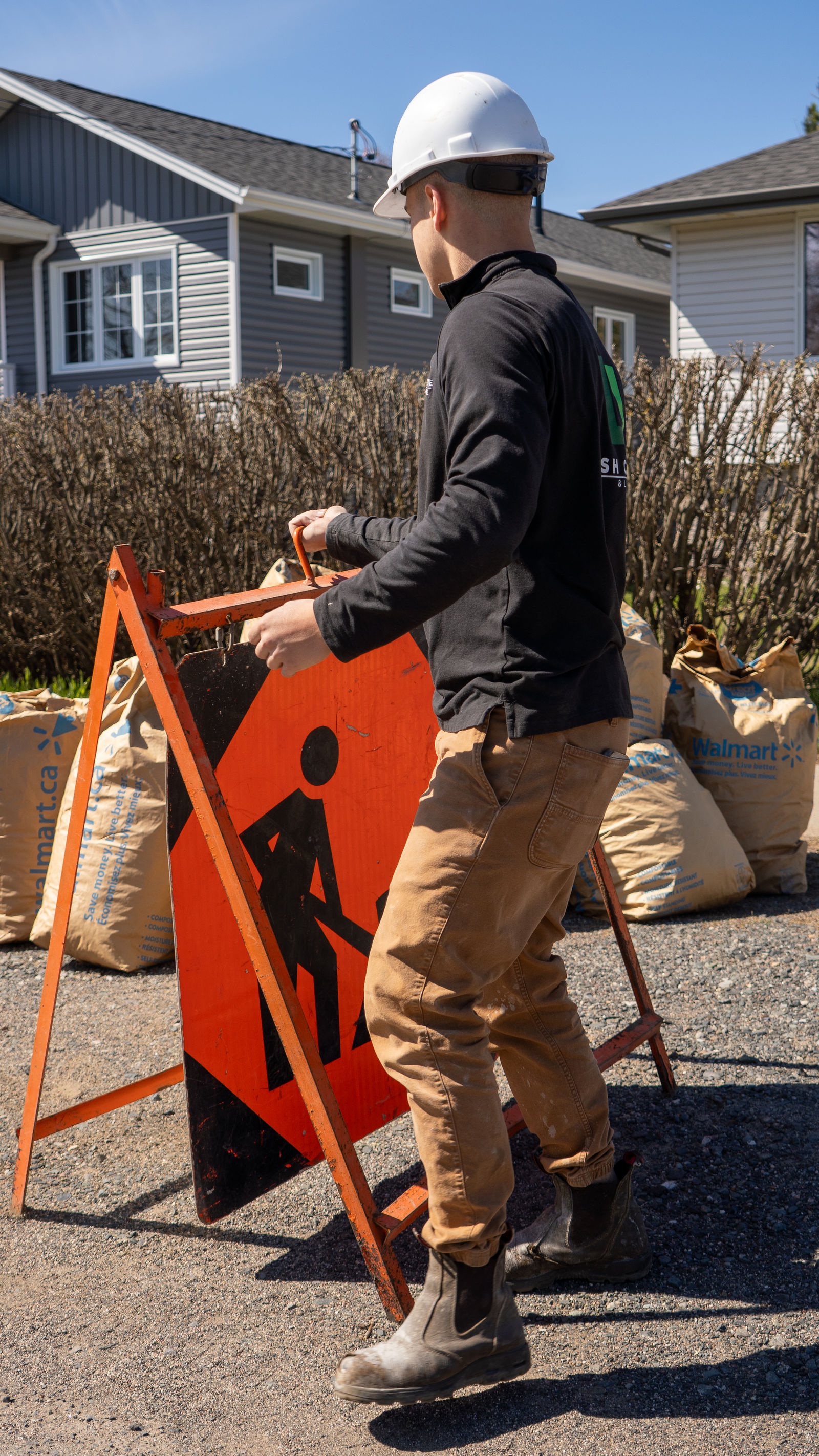 Placing orange delineator posts