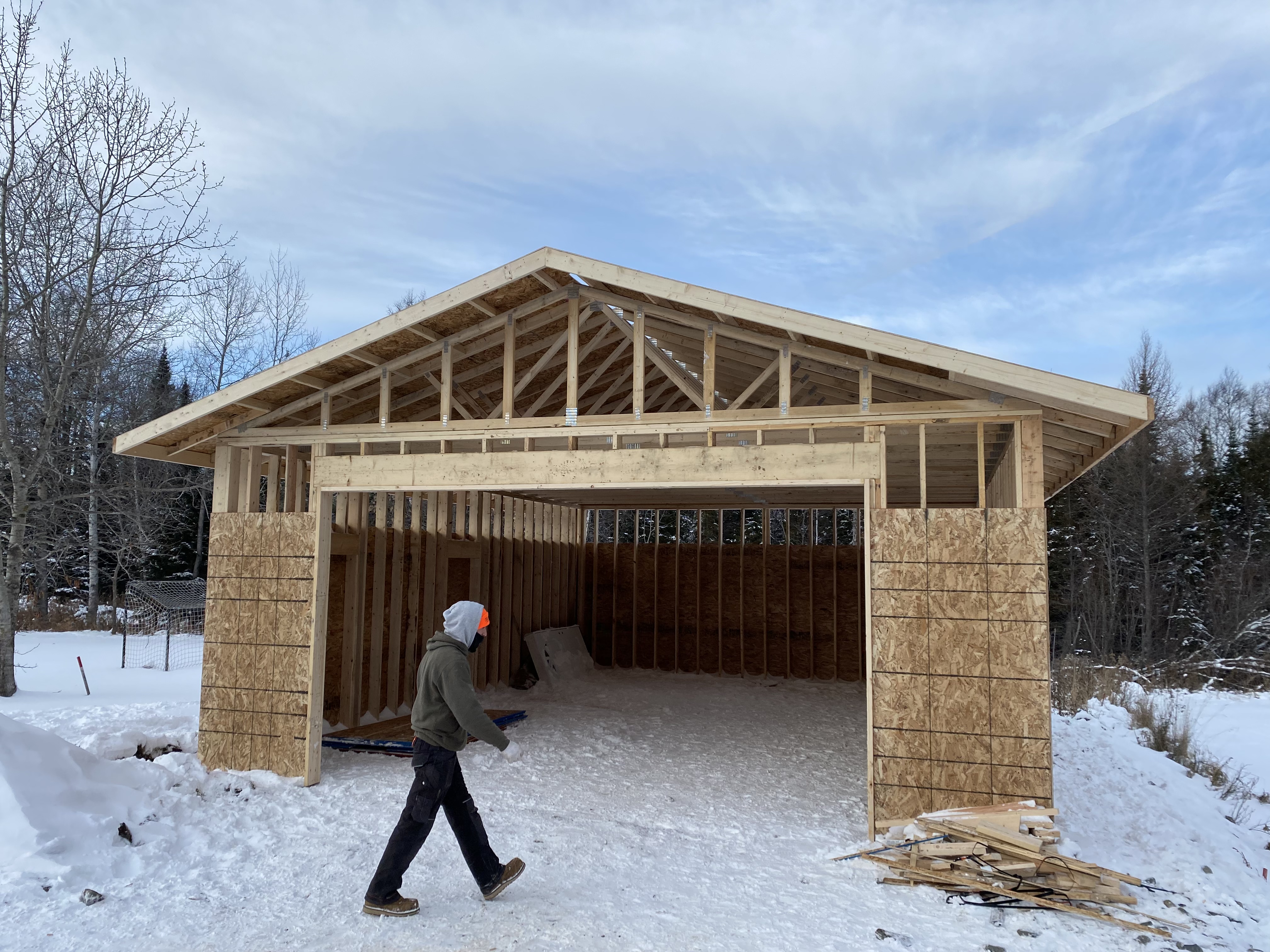 Detached garage framed with trusses set and crew on site