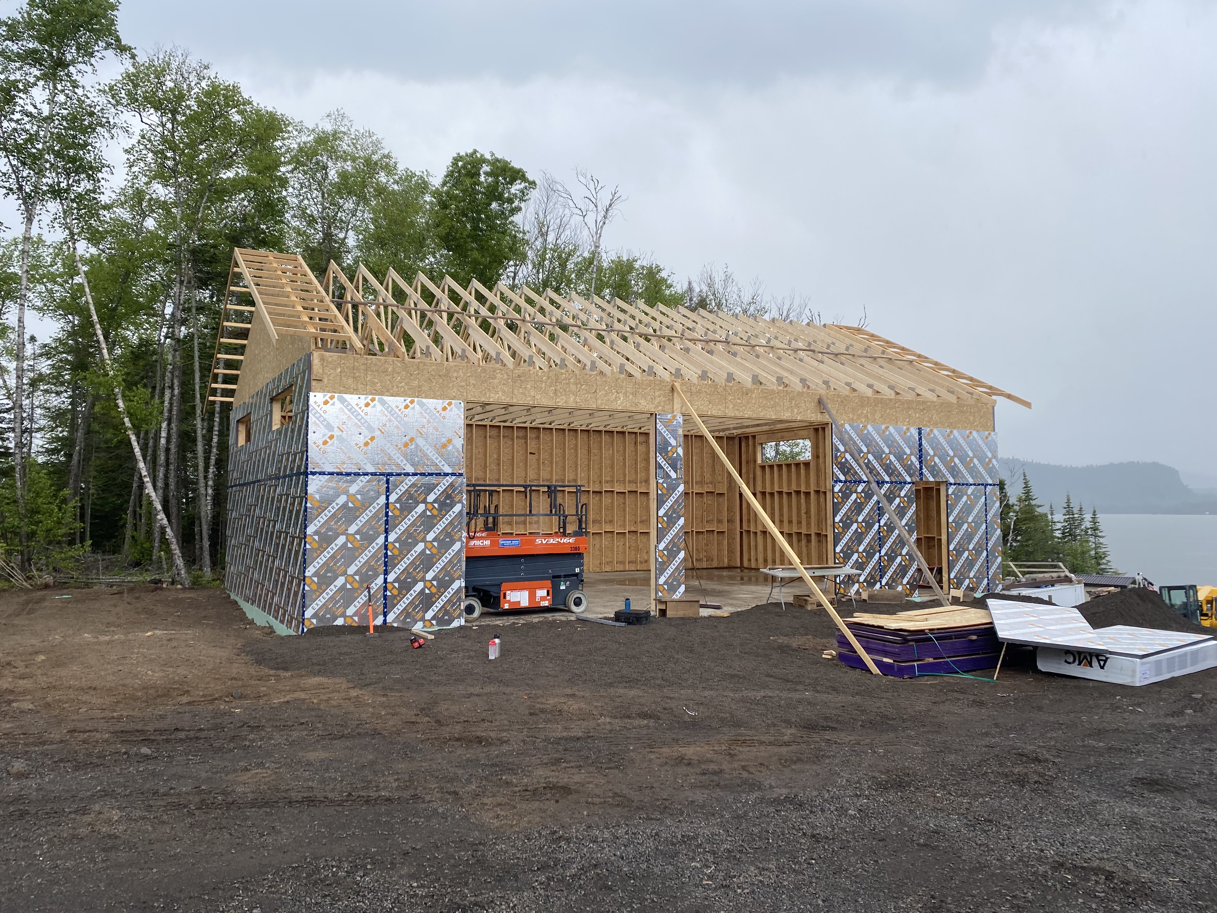 Large shop build with Halo Exterra insulated sheathing and roof trusses